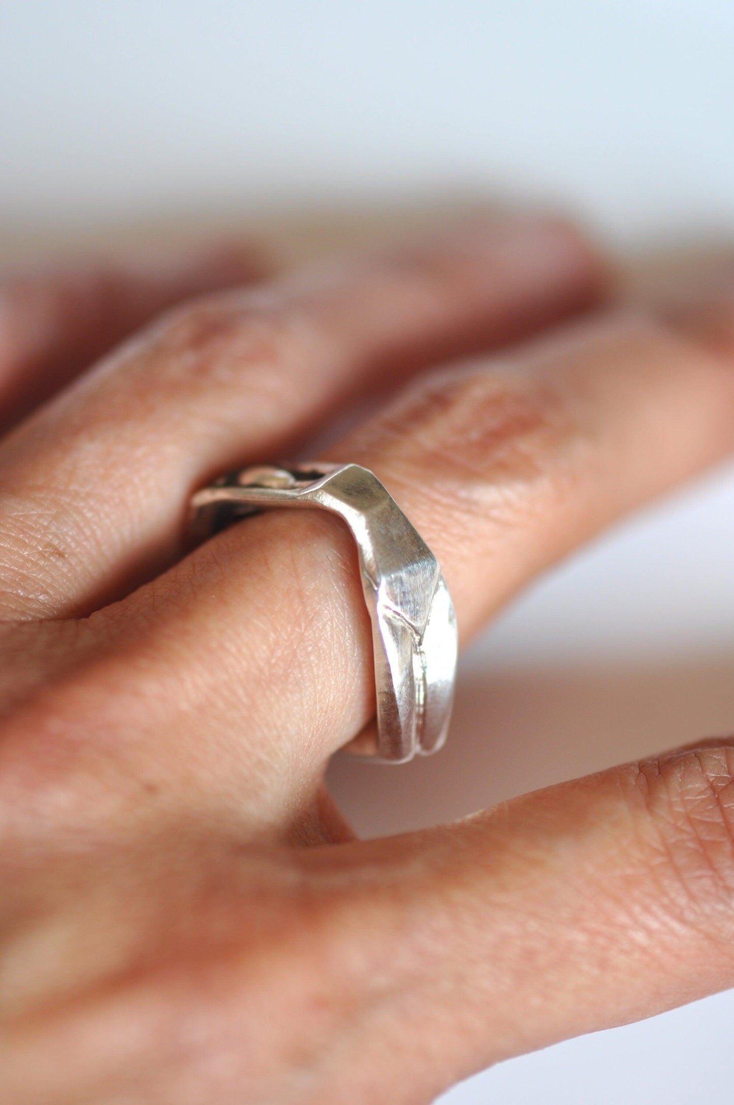 Elegant Female Silhouette Design Ring In Sterling Silver