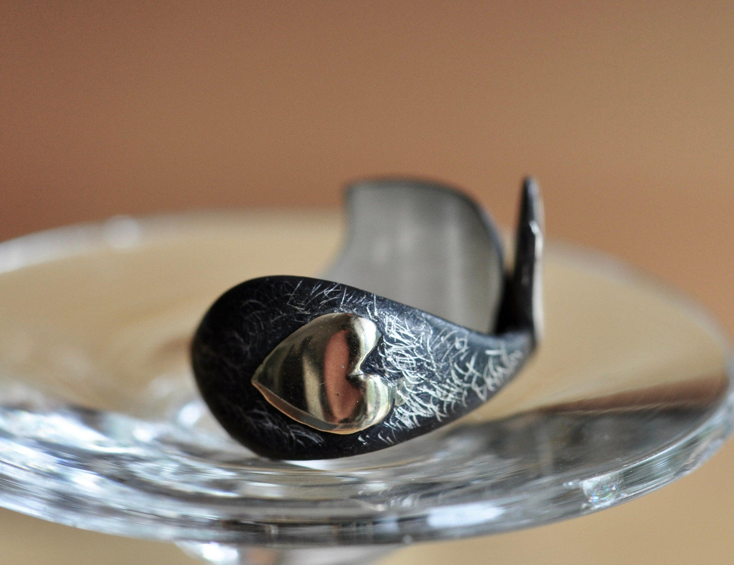 a close up of a metal object on a glass plate